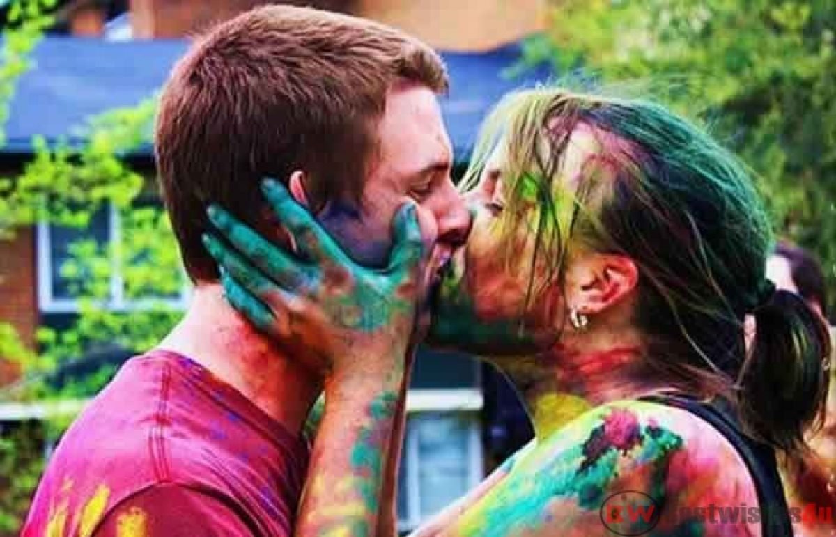 Romantic Holi Shayari For Girlfriend And Boyfriend Happy Holi